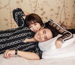 Trấn Thành - Hari Won kỷ niệm 17 tháng hôn nhân nhiều sóng gió